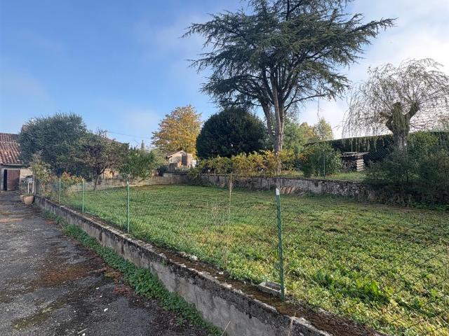 Maison de ville avec dépendances et terrain de 1000 m2 105m² Bourlens