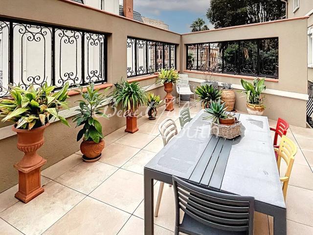 Maison De Ville Avec Garages, Exterieurs Et Local Commercial. 297m² Perpignan