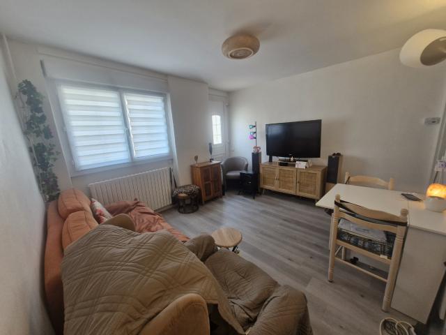 Maison de ville avec grange et jardin et dependance Beau potentiel