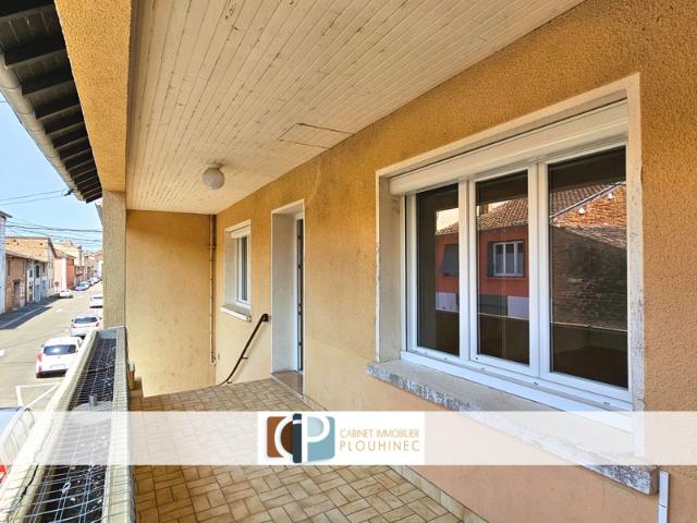 Maison de ville avec terrasse et fort potentiel en centre de
