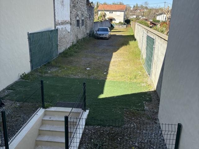 MAISON DE VILLE AVEC JARDIN