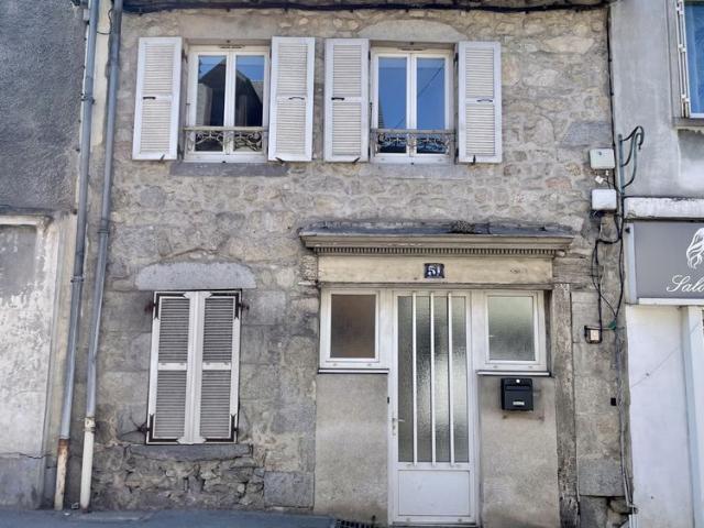 MAISON DE VILLE AVEC JARDIN