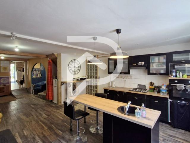 Maison de ville avec jardin, 5 pièces 169 m², centre ORTHEZ 169m² Orthez