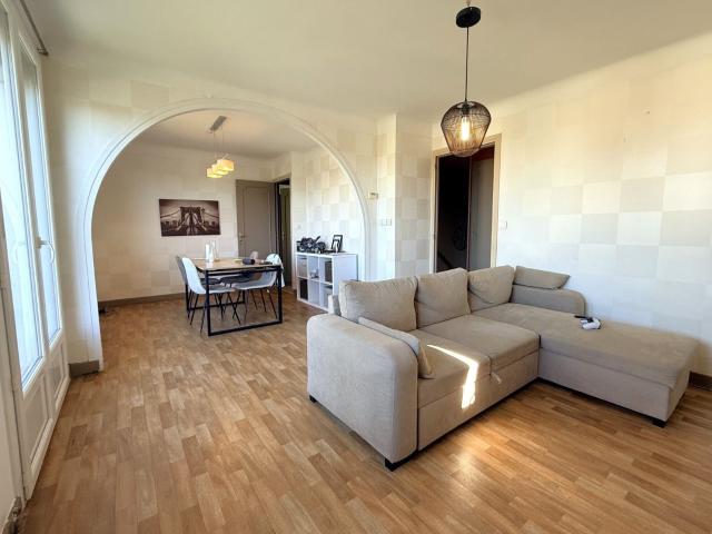 Maison de ville avec jardin à vendre, à proximité d'écoles e. 105m² Gourdon