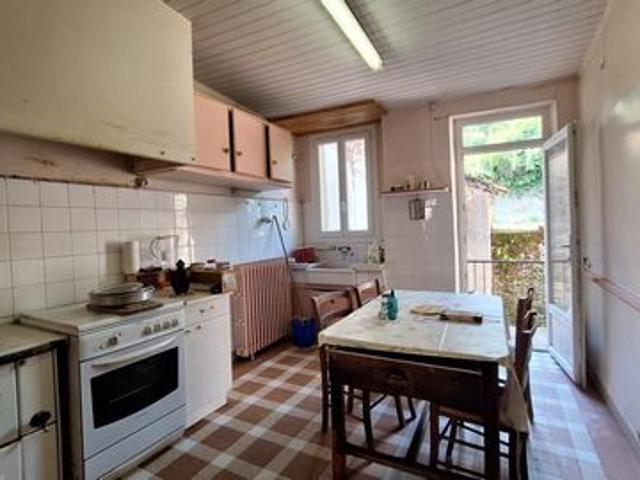 Maison de ville avec jardin à rénover