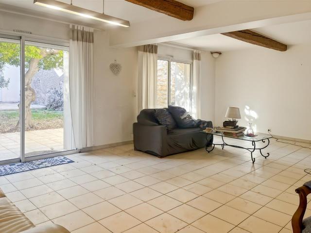 Maison de ville avec jardin, garage et accès direct sur le p. 142m² Marseillan