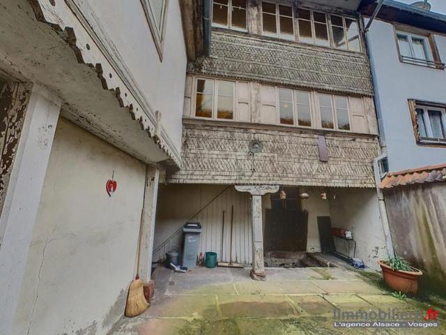 Maison de ville avec local commercial