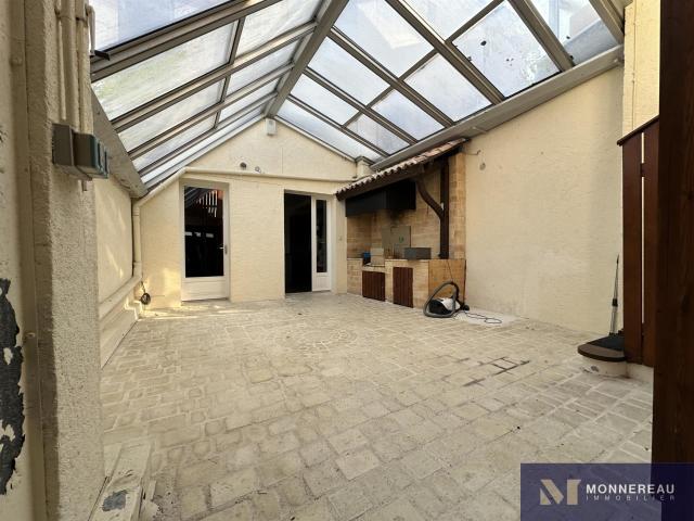 Maison De Ville Avec Local Commercial 205m² Barbezieux Saint Hilaire