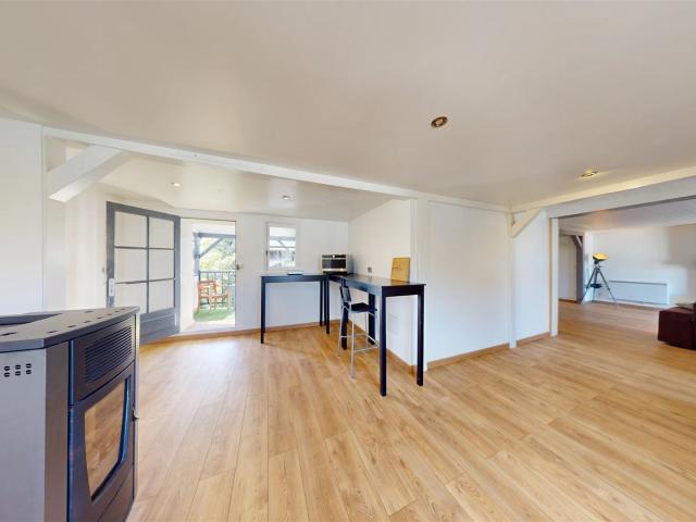 Maison de ville avec studio indépendant et fort potentiel d’. 114m² Chinon