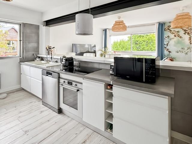 Maison de ville de 106,9 M² avec bel espace de vie, 3 chambres, terrasse et véranda au cœur de Granville !