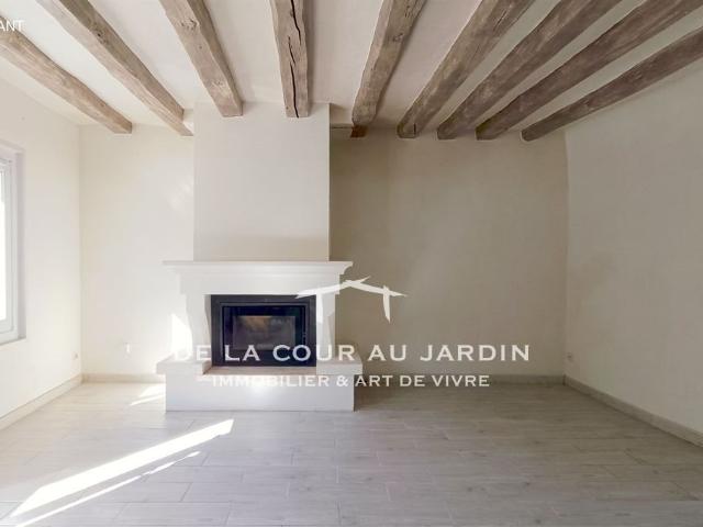 Maison de ville de 1780 avec véranda, garage et jardin paysa. 81m² Buis sur Damville