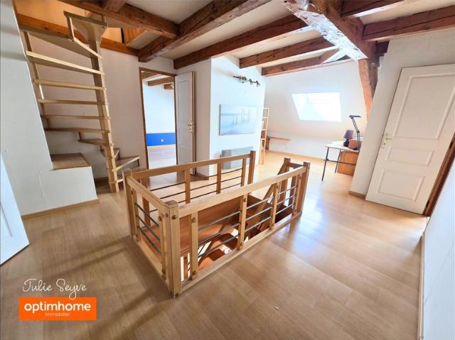 Maison de ville de 240 m² avec 5 chambres cave et dépendance