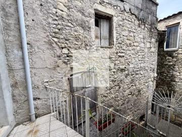 Maison de ville + dépendance brute