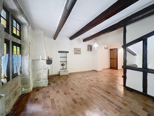 Maison de ville en pierre avec jardin de cour en centre vill. 145m² Pézenas
