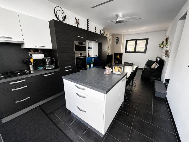 Maison de ville et appartement T3 2 places de stationnemen. 203m² Cahors