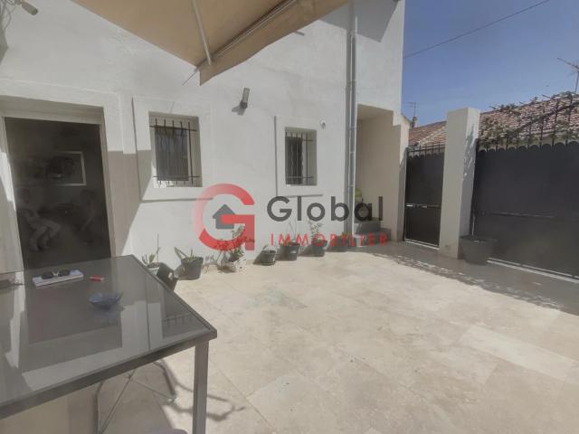 Maison de ville avec deux appartements indépendants et terrasses à Marseille 13010