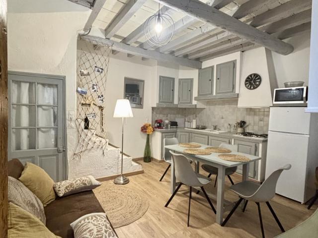 Maison de ville meublée à la Roquette ARLES bail étudiant ou mobilité