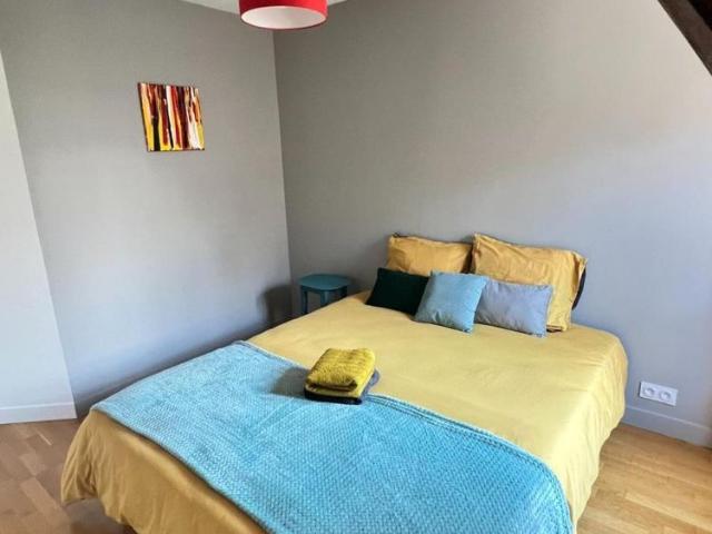 MAISON DE VILLE MITOYENNE MEUBLÉE A LOUER VENDOME 41100 _ 790€ +10€ _ Libre au 30/09/26