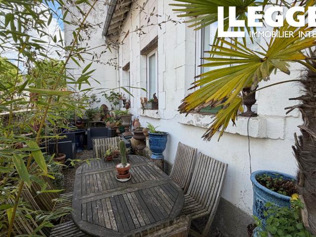 Maison de ville séparée en 3 appartements indépendants avec terrains et garage, idéal investissement locatifs!