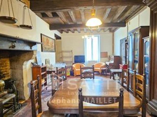 Maison de ville spacieuse au fort potentiel