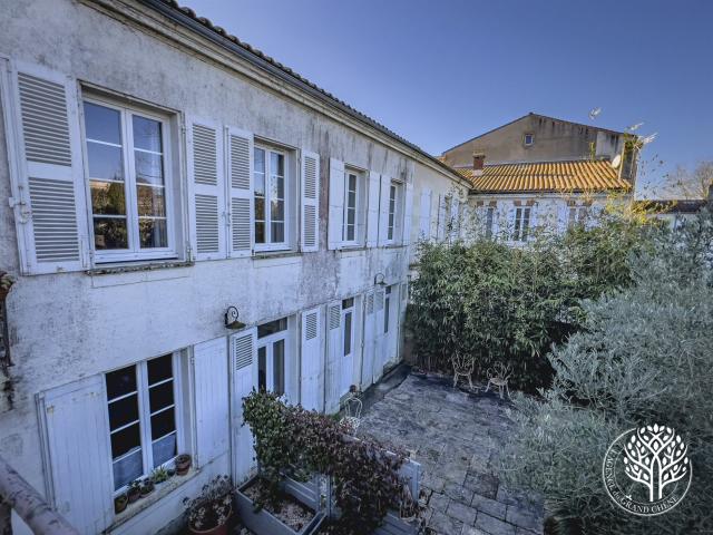 Maison De Ville Spacieuse Et Son Jardin Proche De Rochefort 315m² Tonnay Charente