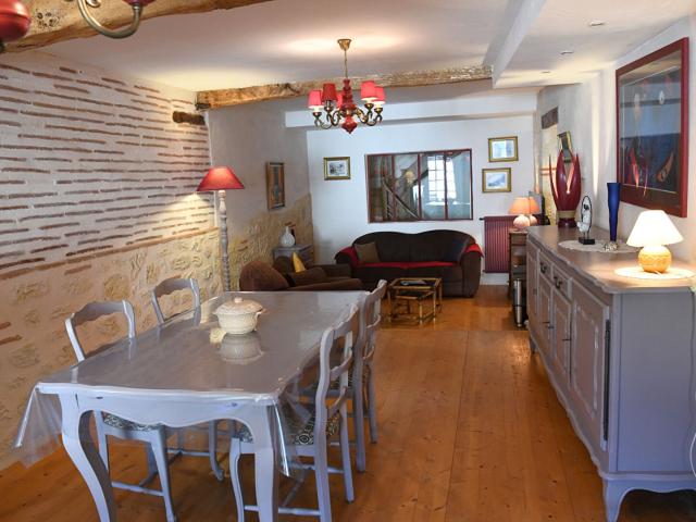 Maison De Ville Spacieuse Parfaitement Restauree 210m² Aiguillon