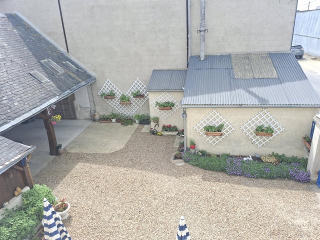 Maison de ville pleine de 137 m2 idéalement située en plein. 137m² Allonnes
