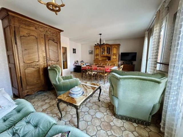 MAISON DE VILLE PROCHE COMMODITÉS