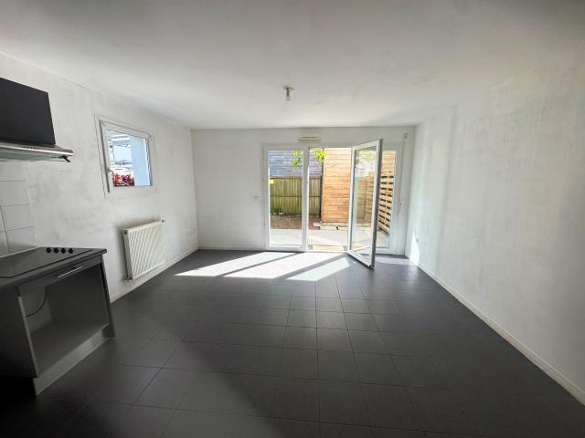 MAISON DE VILLE RECENTE JARDIN PARKING EYSINES