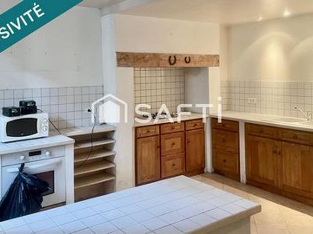 Maison de ville rénovée 135m² – 4 niveaux – Centre de Mézin – Jardin 300m² – Dépendance