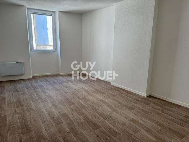 Maison de ville rénovée à proximité des commodités