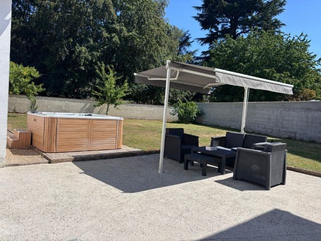 Maison De Ville Renovee Avec Atelier 149m² Chasseneuil sur Bonnieure
