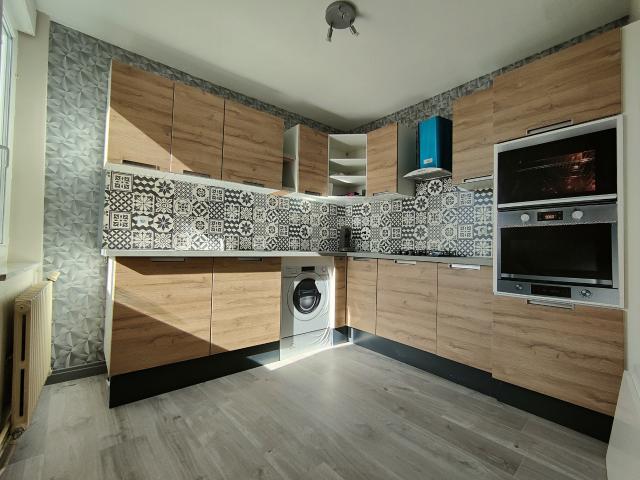 MAISON DE VILLE RENOVEE DE 100 M2 DANS LE QUARTIER DE NOTRE DAME DU THIL PROCHE DU CENTRE ET DE L' HOPITAL