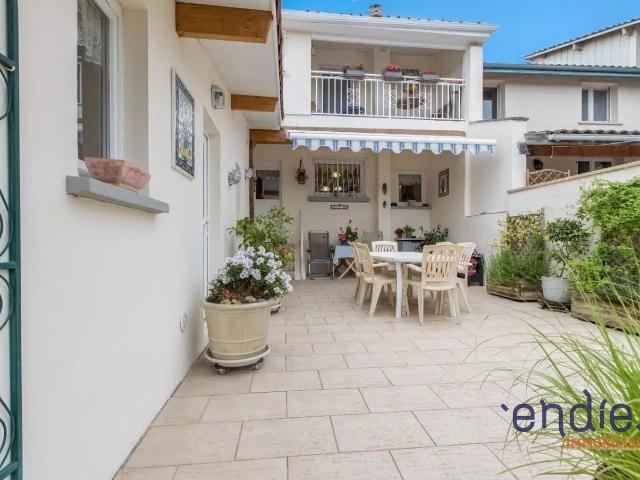 Maison de ville à Hagetmau, 103 m² habitables, terrain de 257 m², 5 pièces dont 3 chambres