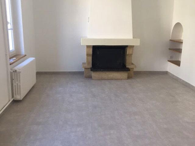 Maison de ville T4 de 106 m² à louer à Carcassonne, quartier des Capucins, avec cour et garage