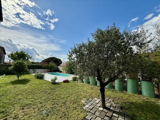 Maison De Ville T6 Avec Garages Et Piscine 243m² Carcassonne