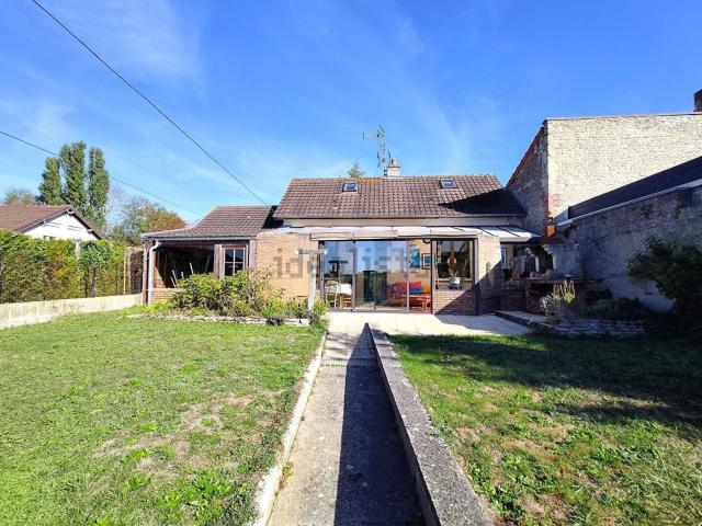 Maison, Démouville