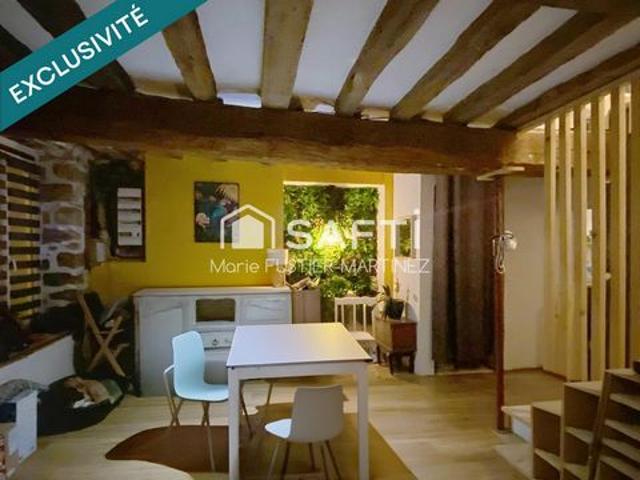 Maison d'environ 155 m², en plein coeur du village de Villemaréchal