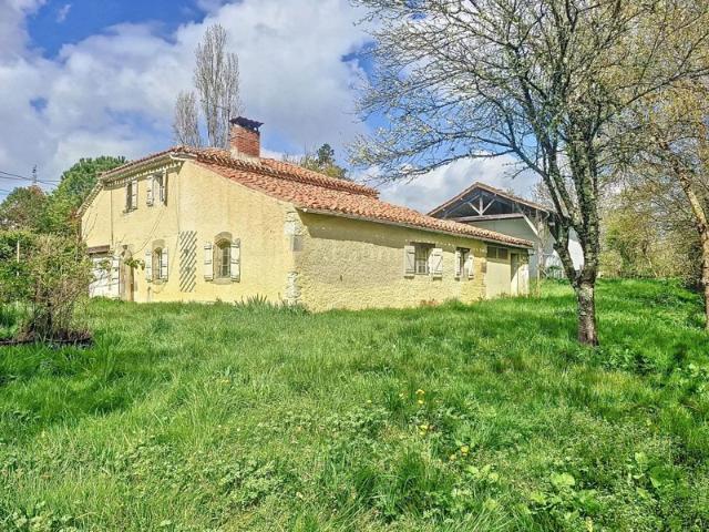 Maison dépendance sur 4300m²