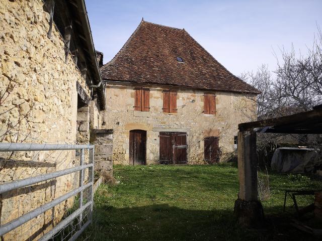 Maison + dépendances à restaurer