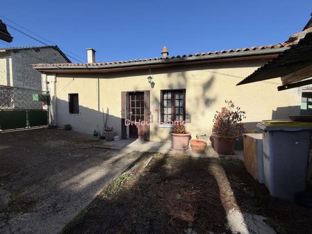 Maison, Dercé
