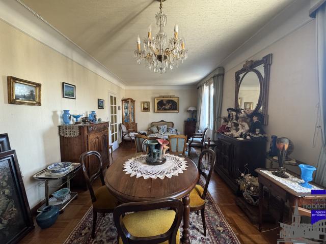 Maison des années 60 sur les hauteurs de la ville Vue panoramique et emplacement privilégié