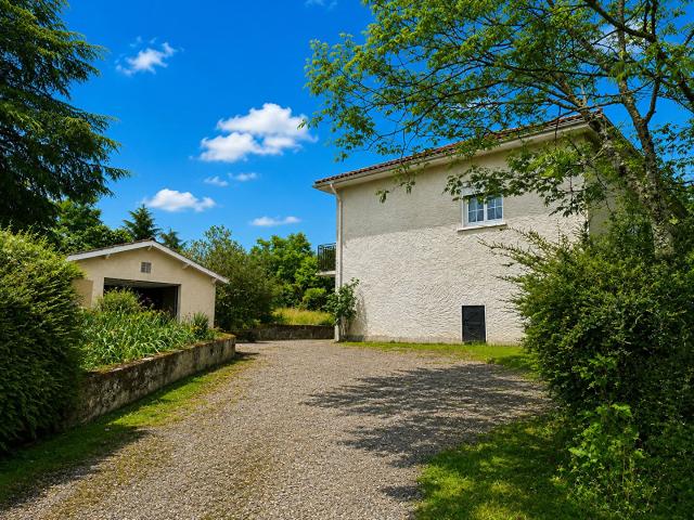Maison des années 75 sur jolie parc arboré Cancon 110m² Cancon