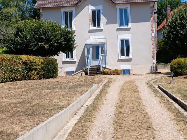 Maison des années 1930 avec jardin clos à Saint Brice sur Vienne