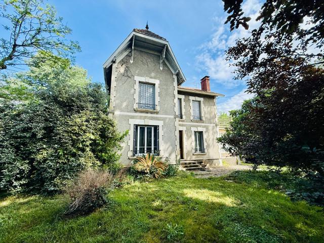 Maison des années 30 avec grand jardin et fort potentiel, Pr. 152m² Saint Sylvestre sur Lot