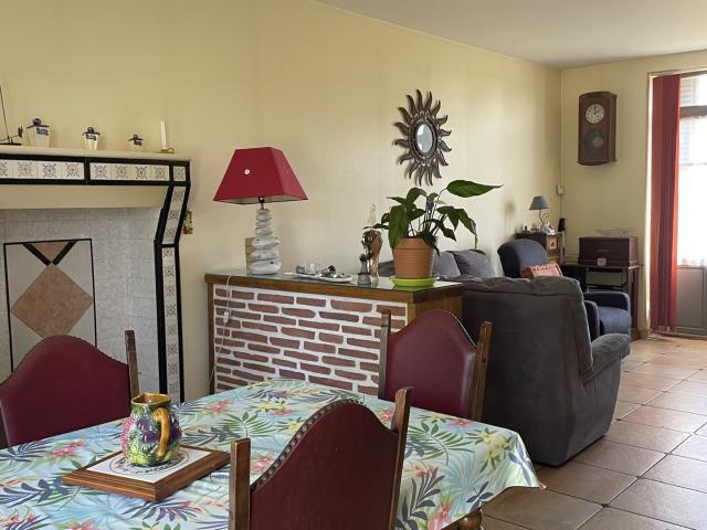 Maison d'habitation avec 3 chambres, bureau, garage et cave