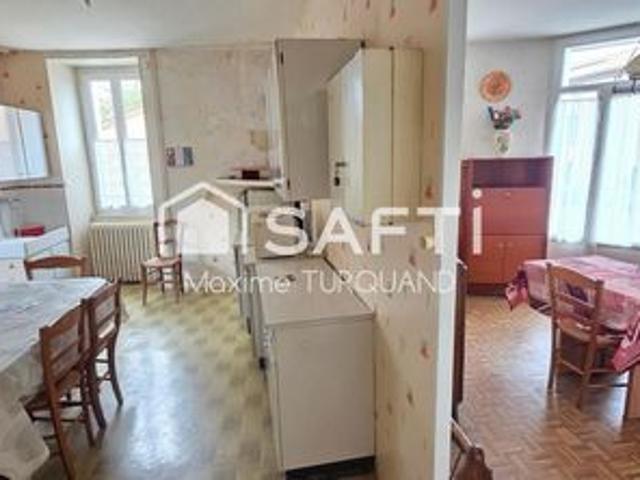 Maison d'habitation à rénover 110m², 3 chambres 730m² de terrain + dépendances