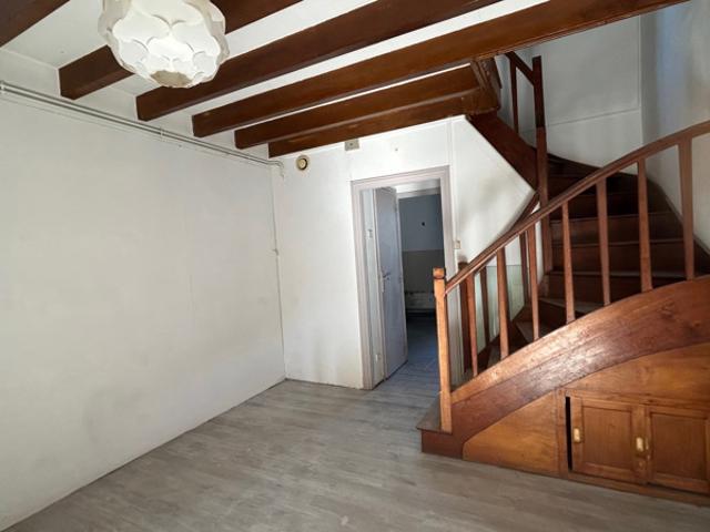 Maison d'habitation avec appentis et jardin sur une parcelle
