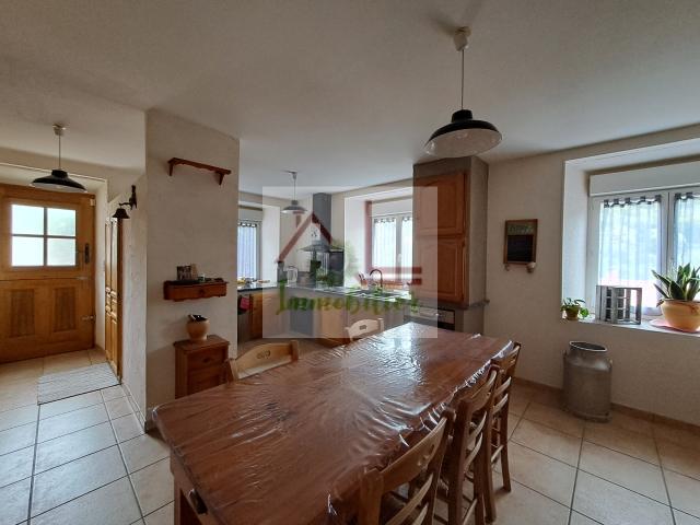 MAISON D'HABITATION AVEC GITES