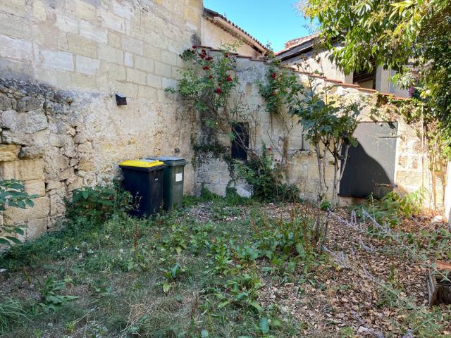 Maison d'habitation avec jardin centre ville SAINTE TERRE